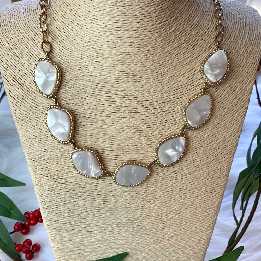 Sugar Fix Pearl Stone Necklace White, Gold Tone💚